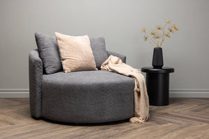 Canapé KELSO gris, formes arrondies vues en situation