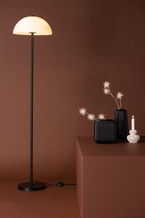 Lampadaire FERRAND 155 cm en situation dans un intérieur
