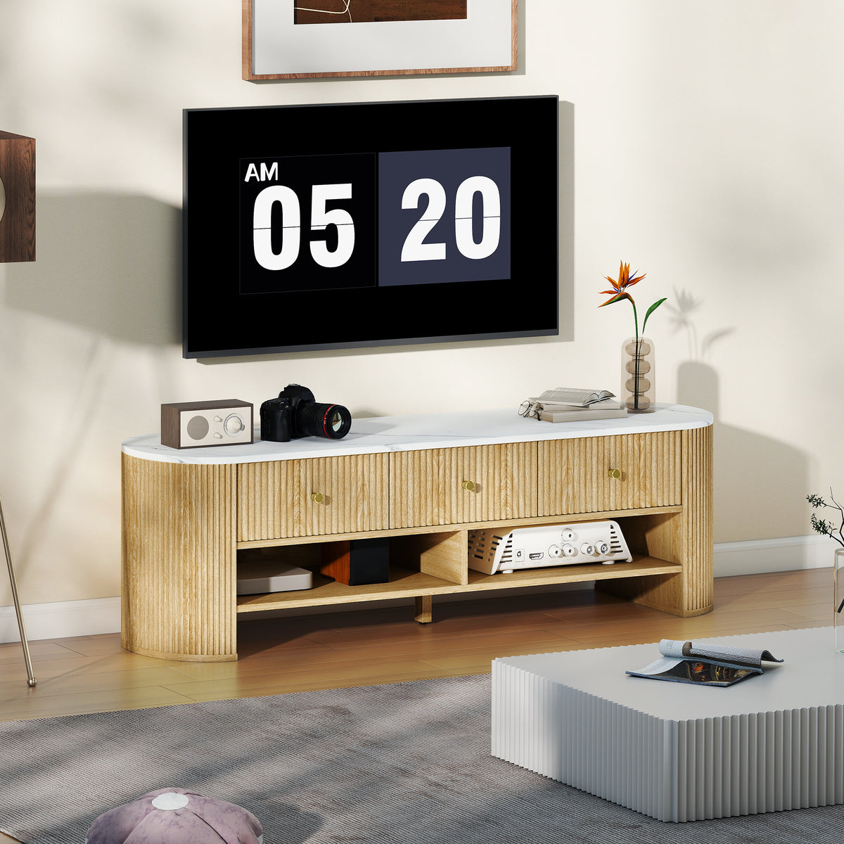 Marbre, bois et or