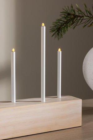 Chandelier de l'Avent Kungsberget 77 cm dans une pièce de vie