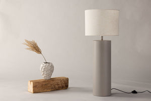 Lampadaire UMEÅ – une élégance douce pour une ambiance chaleureuse. - Lampadaire