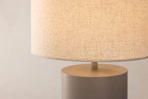 Lampadaire UMEÅ – une élégance douce pour une ambiance chaleureuse. - Lampadaire