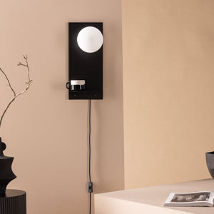 Lampe murale en métal noir et verre blanc