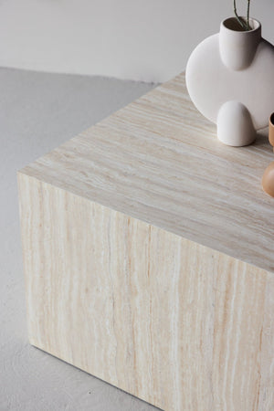 Table basse York 80 x 60 cm dans une pièce de vie