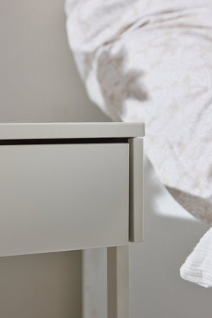 Table de chevet Bakal en situation