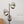 Lampe sur pied à trois globes présentée sous un nouvel angle
