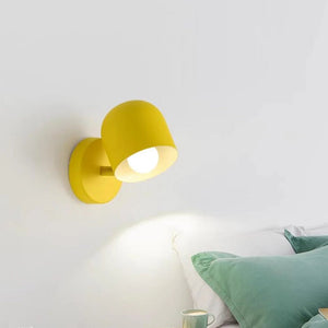 Applique murale LED minimaliste en métal jaune allumer