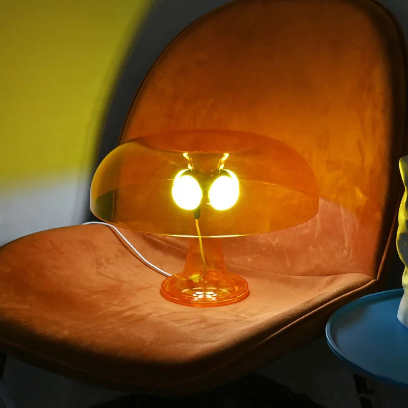 Artemide Nessino Orange. Lampe de table avec abat-jour. Luminaire