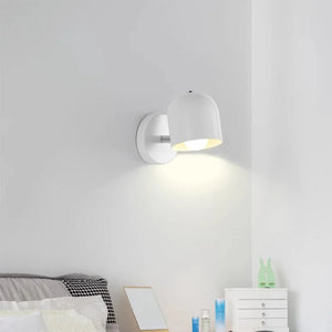 Applique murale LED minimaliste en métal dans la chambre