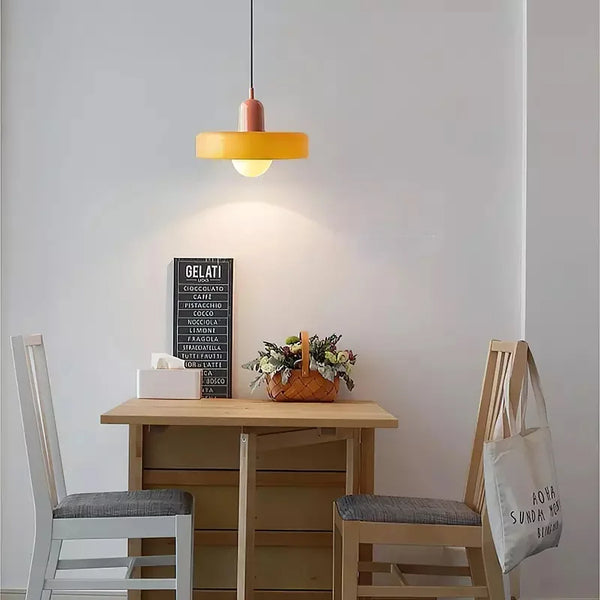 Suspension LED Scandi orb afin déclairer votre table à manger