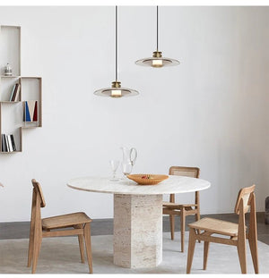 Suspension Eclipse bronze au dessus de la table
