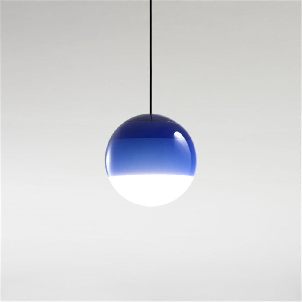 Suspension Designer Dipping, la lampe suspendue LED en verre coloré inspirée de l'art créatif des ballons