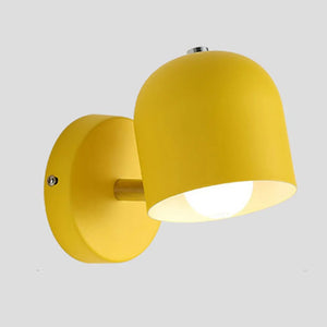 Applique murale LED minimaliste en métal jaune