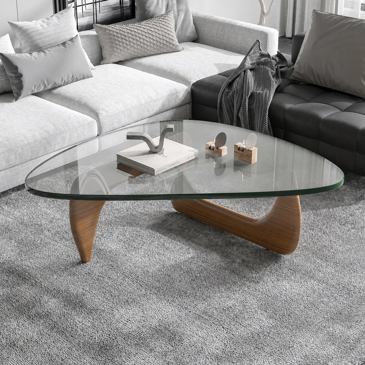 Tables Basses GLASS - D en Verre en Forme de Triangle : Fusionnant un Design Médiéval et Minimaliste - Tables basses