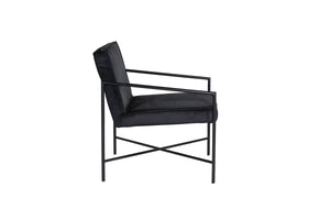 Fauteuil Rakel noir utilisé comme fauteuil de lecture