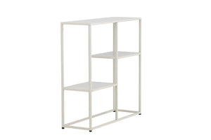 Étagère Staal beige utilisée comme rangement d'appoint