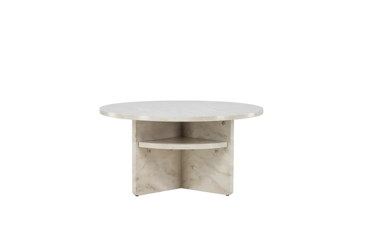 Un grand cercle beige au centre du salon