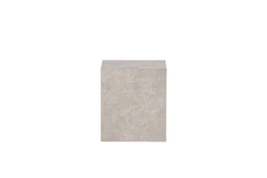 Table basse York beige utilisée comme bout de canapé