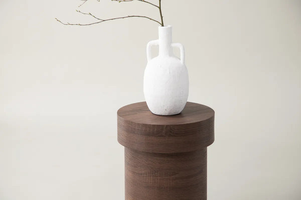 Table d'appoint Malung 35 cm — le cylindre brun qui se glisse partout