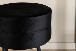 Pouf Pot noir dans un salon scandinave