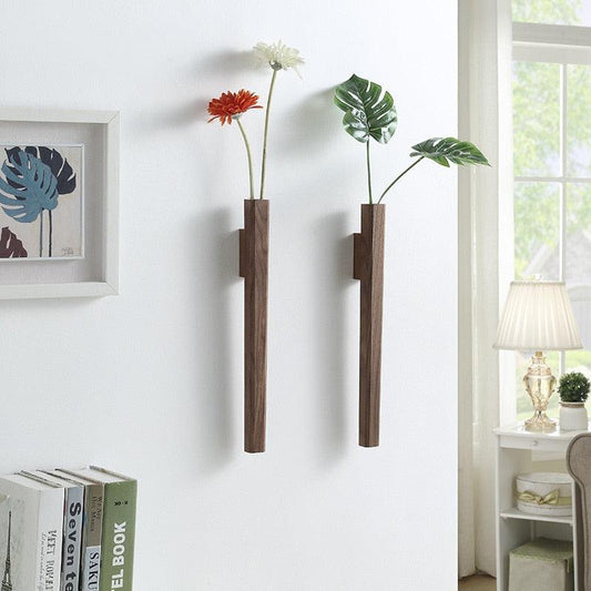 Ajoutez une touche de charme à votre décoration intérieure avec notre vase en bois massif.