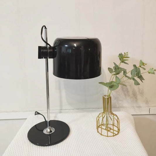 Élégante Lampe de Table à LED en Métal Design : Un Luminaire Décoratif Nordique pour Votre Salle de Lecture ou Bureau.